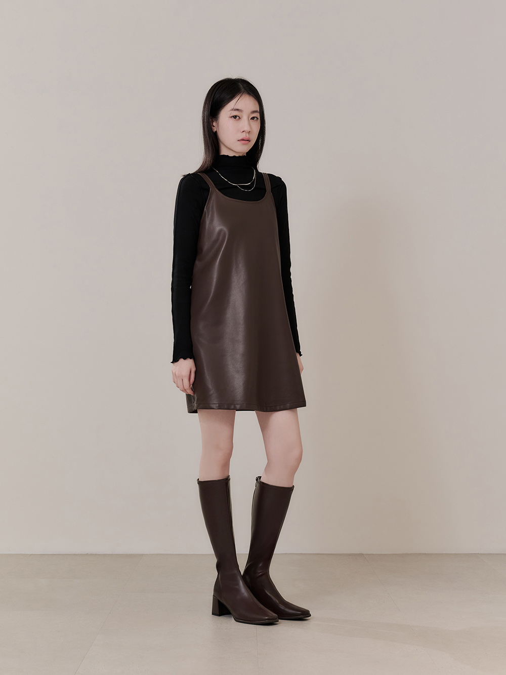 神級美腿．素面方頭高跟瘦瘦長靴 復古咖