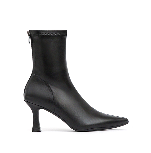 顯瘦魔法尖頭高跟瘦瘦短靴 黑色