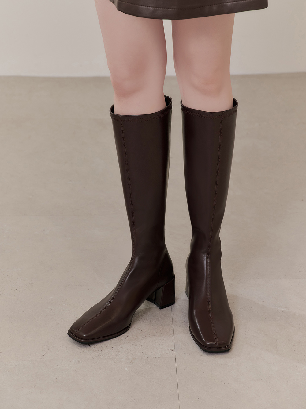 神級美腿．素面方頭高跟瘦瘦長靴 復古咖