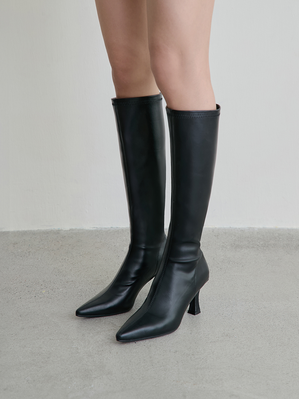 顯瘦魔法尖頭高跟瘦瘦長靴 黑色