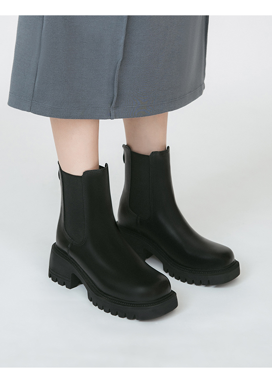 Thick Sole Mid-Heel Chelsea Boots Black