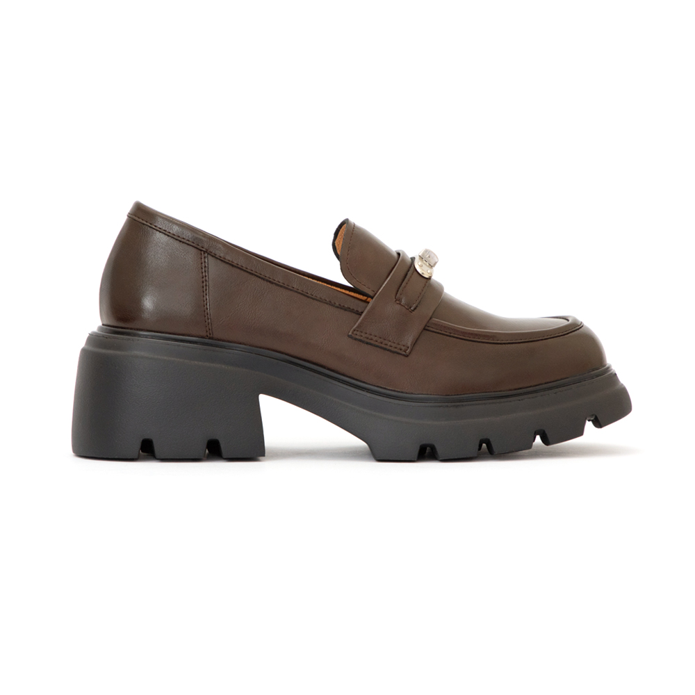 【真皮系列】金屬鎖釦輕量底樂福鞋 棕色