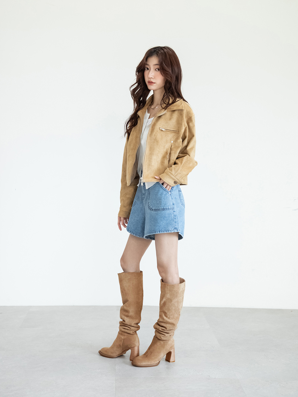 曠野玫瑰圓頭木紋跟堆堆長靴 杏色