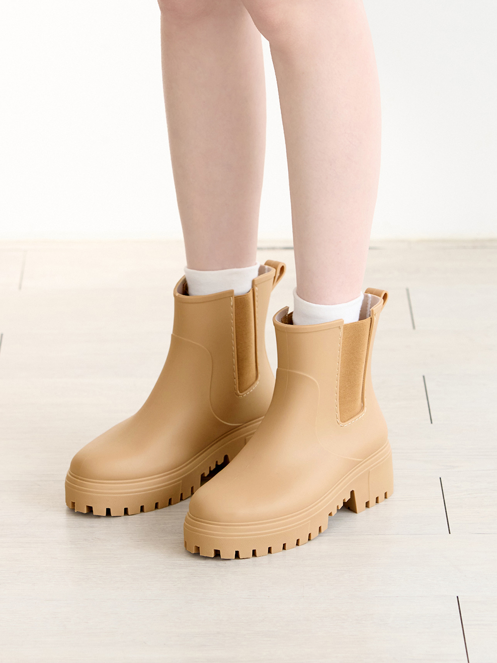 【機能鞋墊】鬆緊拼接內增高切爾西雨靴 杏色