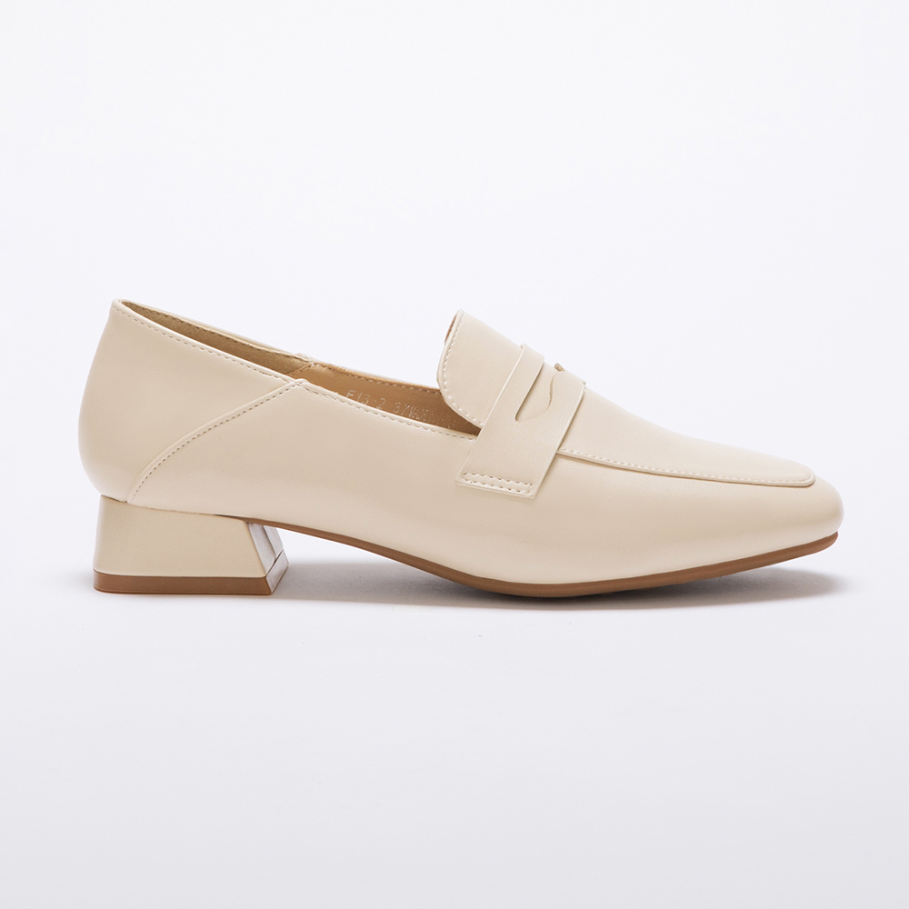 4D Cushioned Pointed Toe Loafers Vanilla