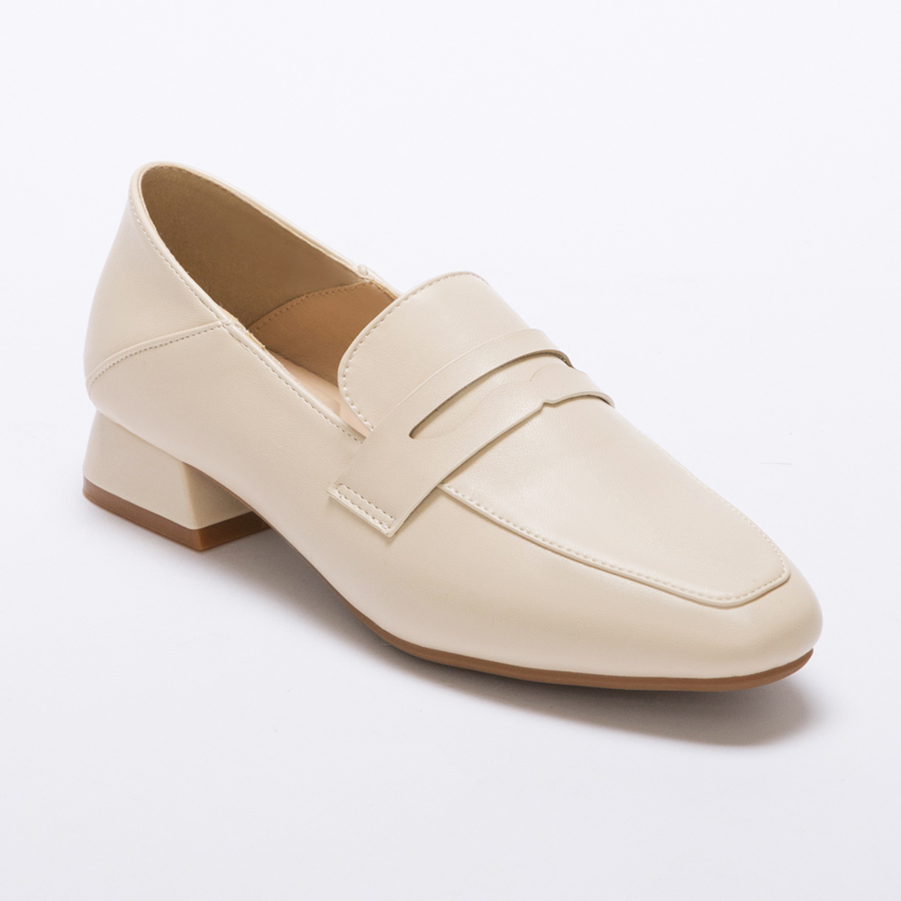 4D Cushioned Pointed Toe Loafers Vanilla