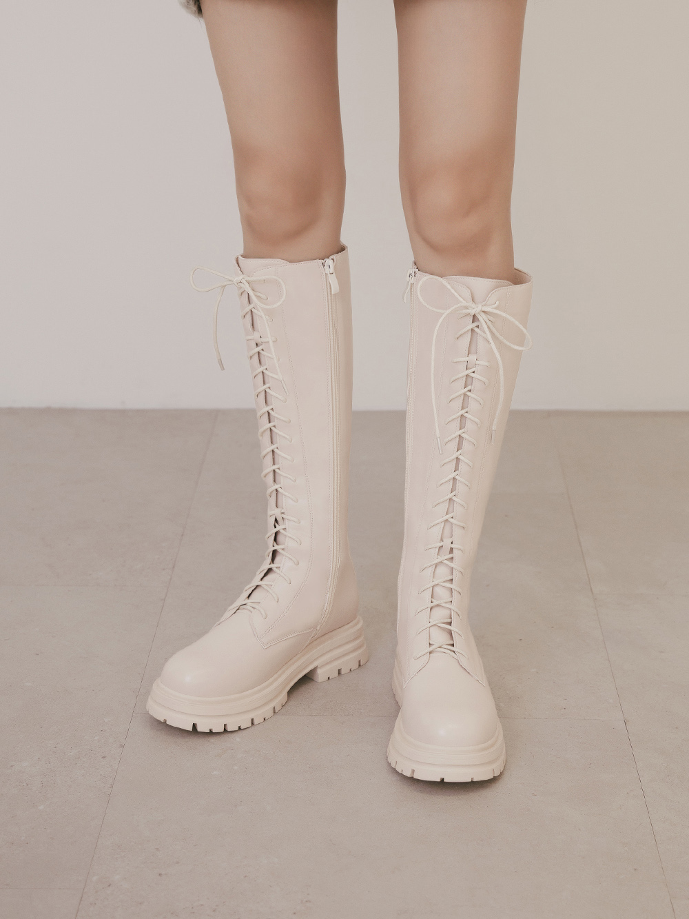 全場焦點鬆糕底綁帶馬汀長靴 米白