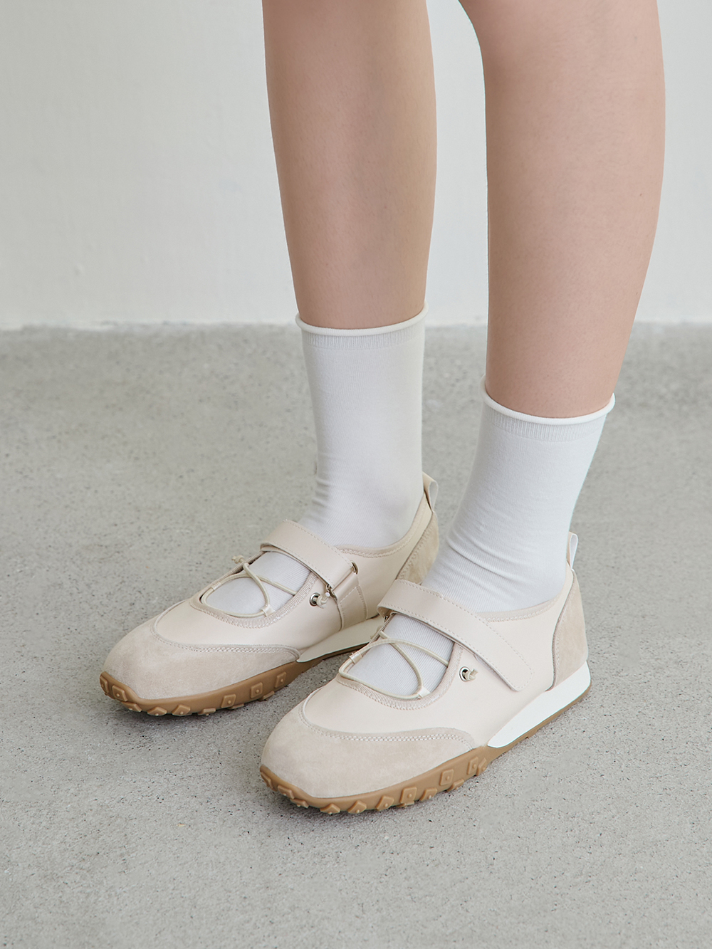 好穿趨勢交叉帶機能瑪莉珍鞋 米色