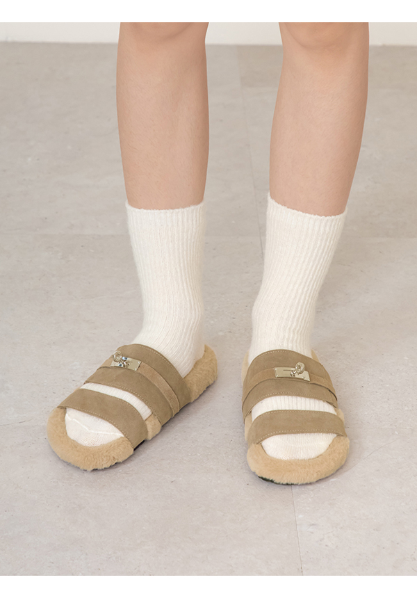 質感金屬鎖釦真皮毛毛拖鞋 杏色