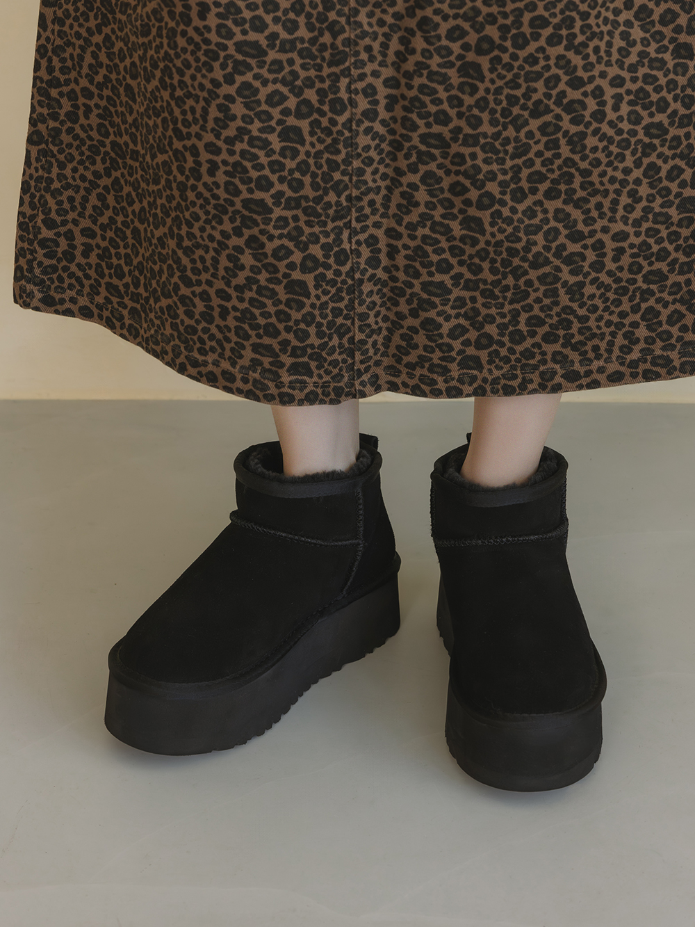 冬戀5cm增高底真皮短筒雪靴 時尚黑