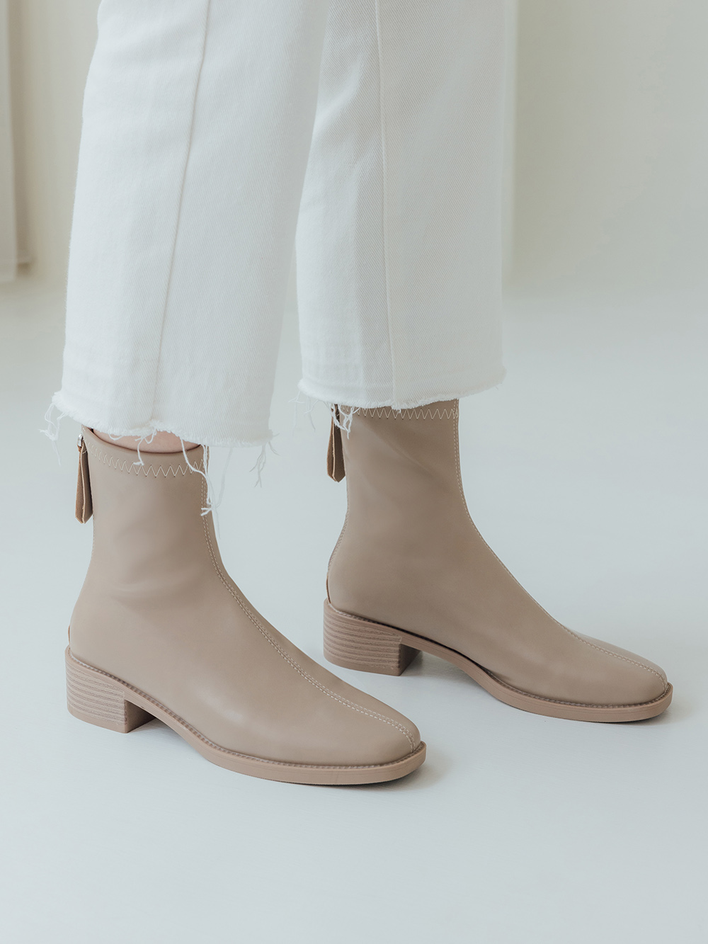 百搭時尚．中車線方頭木紋跟襪靴 奶茶杏