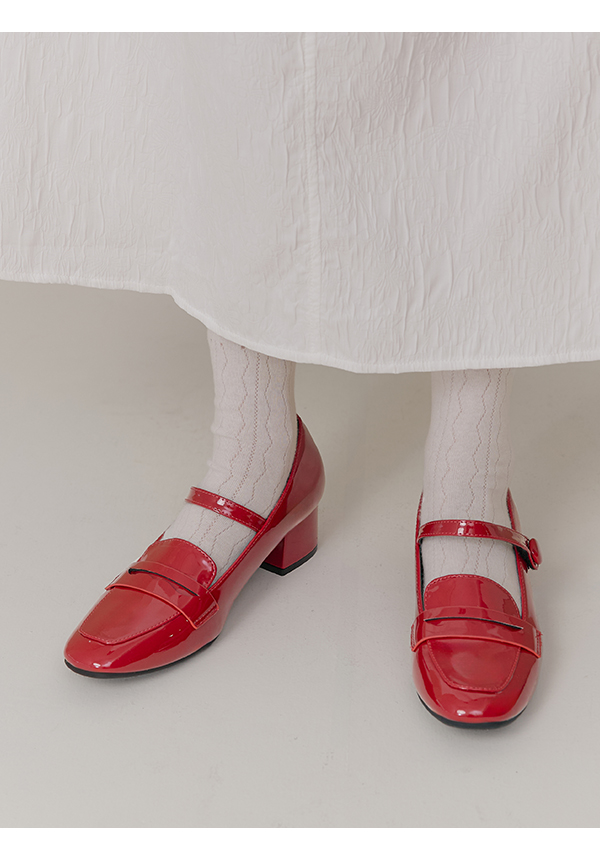 鎖定目光漆皮低跟樂福鞋 古典紅