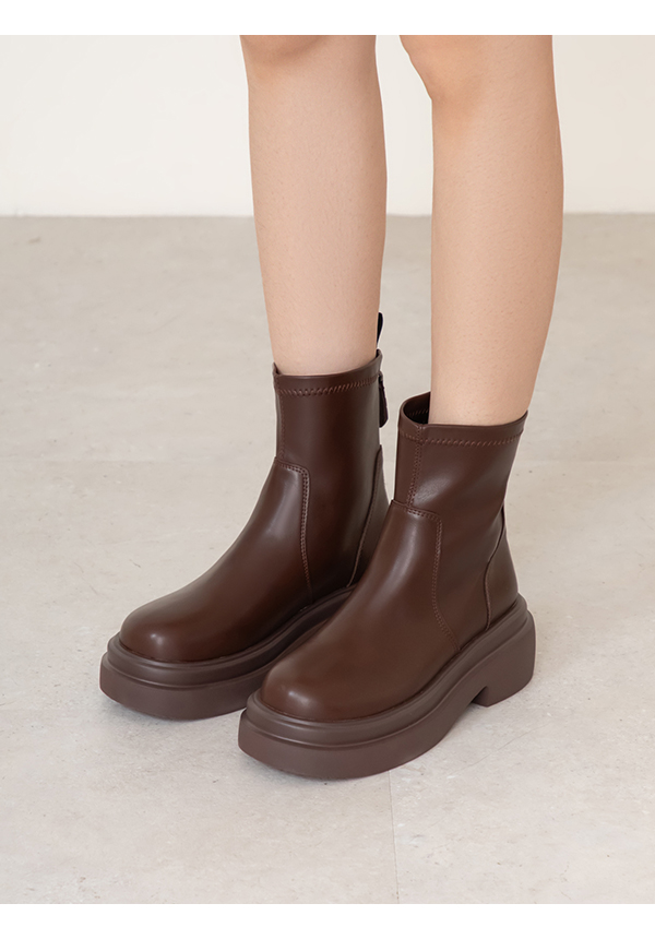 安可返場輕量底素面瘦瘦短靴 咖啡色