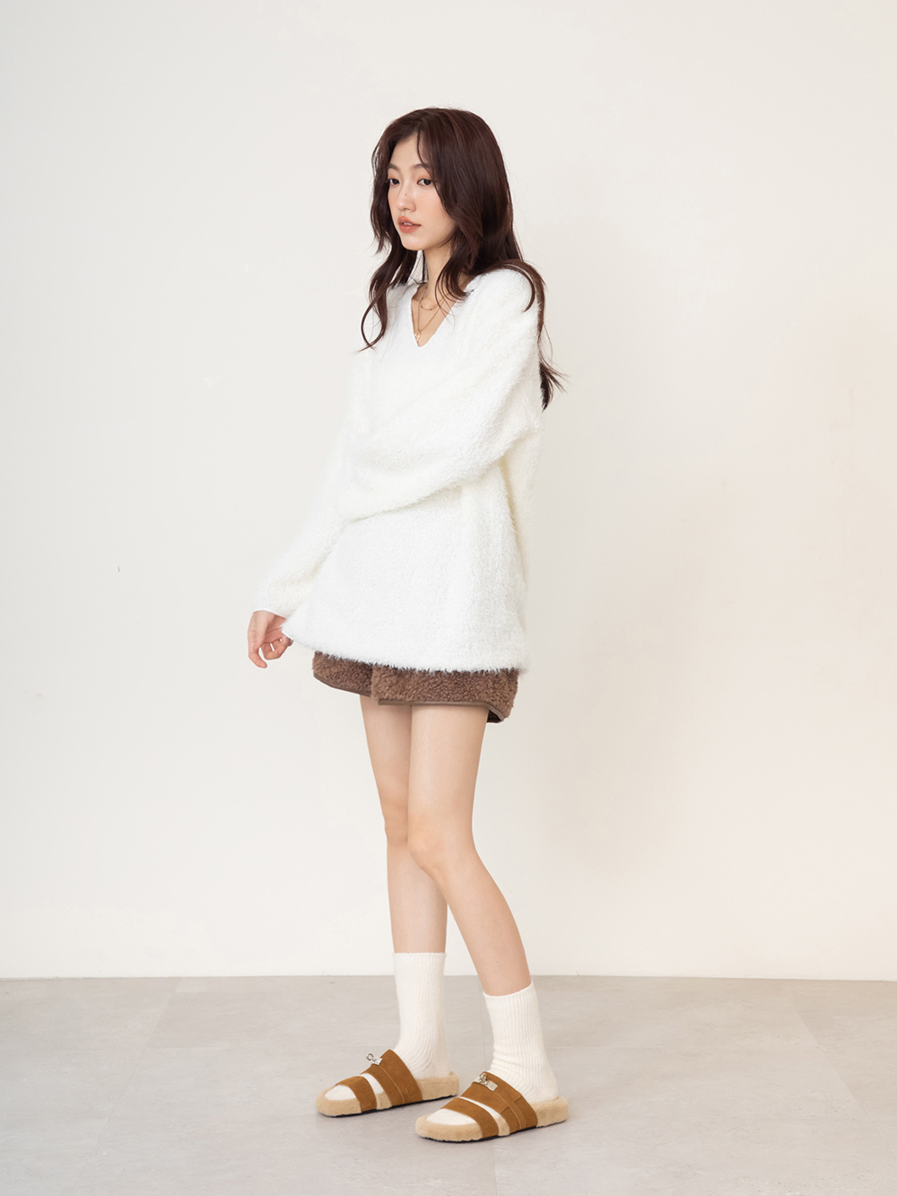 質感金屬鎖釦真皮毛毛拖鞋 棕色