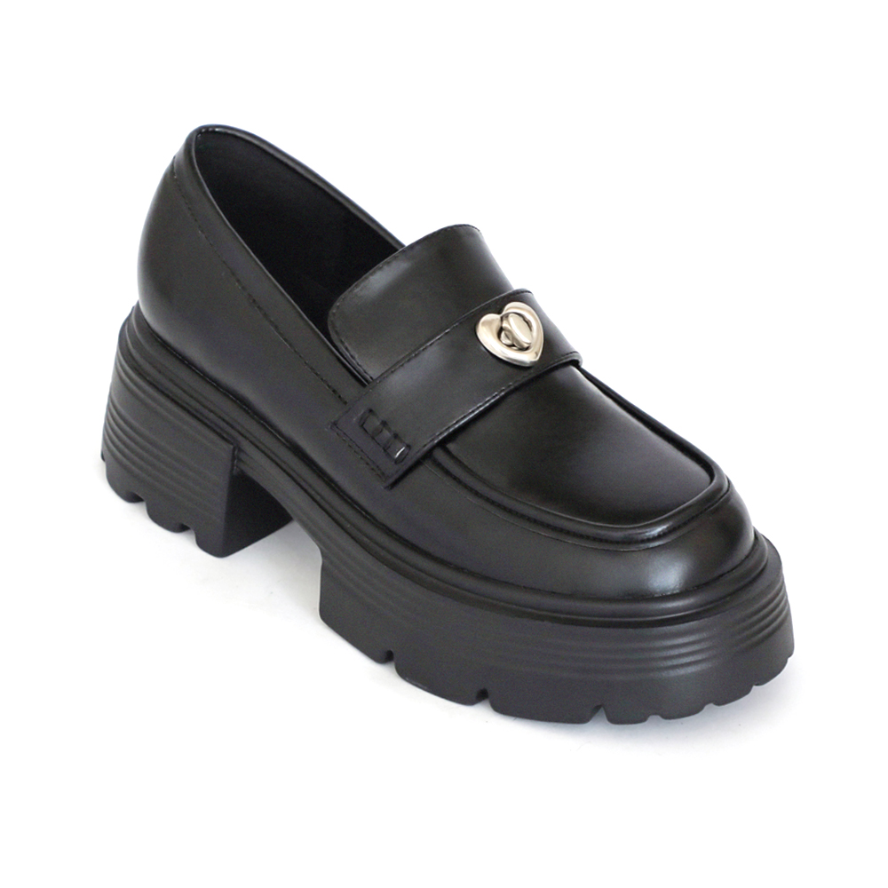 Love愛心釦飾厚底樂福鞋 黑色