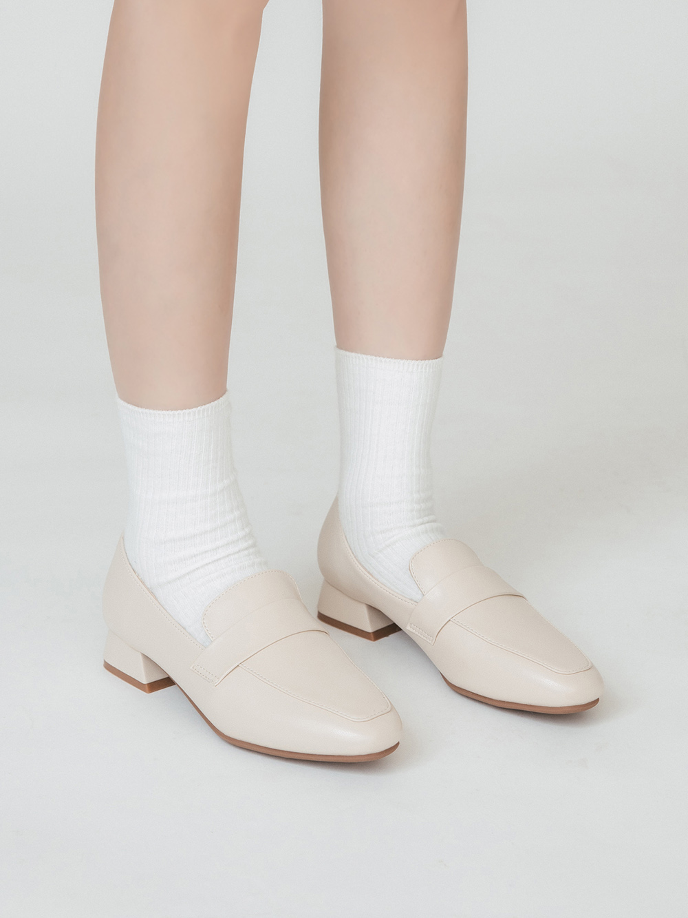 實穿滿分．4D氣墊低跟樂福鞋 香草米