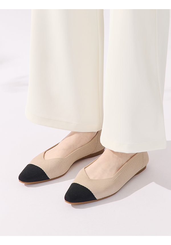 【3D零感雲織鞋】小V口尖頭通勤包鞋 黑x米白