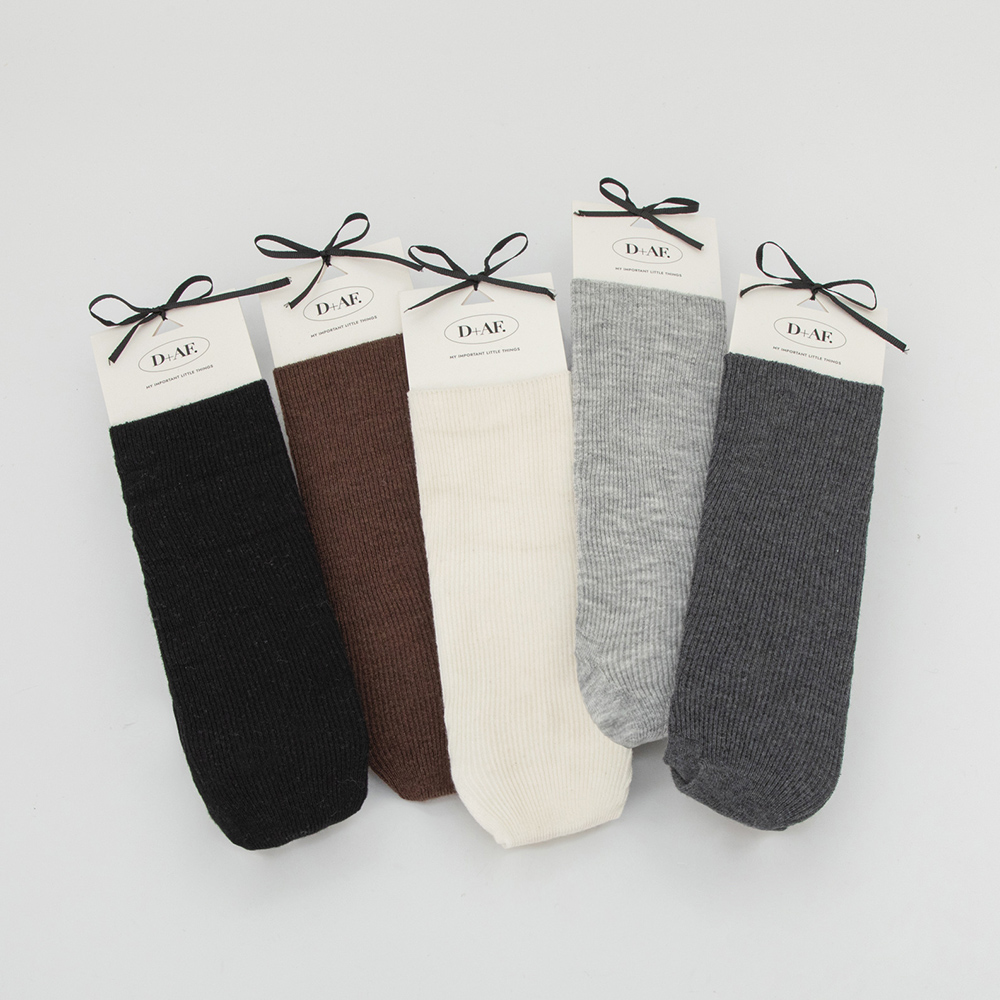 桑蠶絲羊毛素面直坑條中筒襪 淺灰