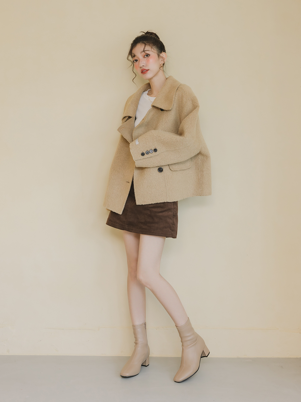 人氣指標中車線方頭低跟瘦瘦靴 奶茶杏