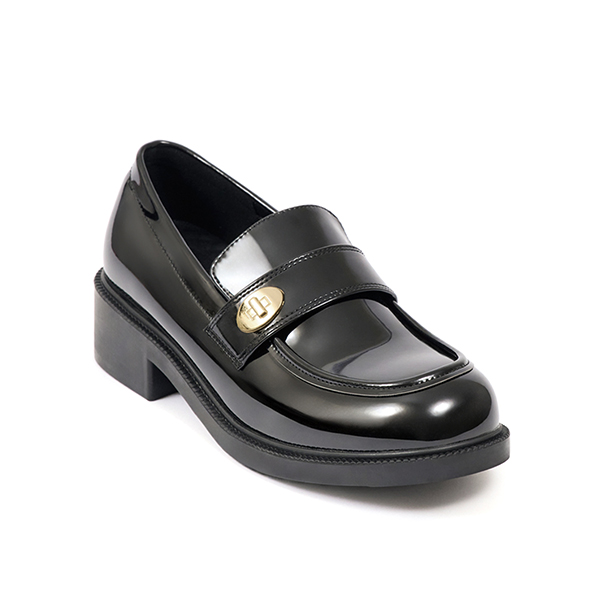 Gold Buckle Round-Toe Loafers 漆皮黑