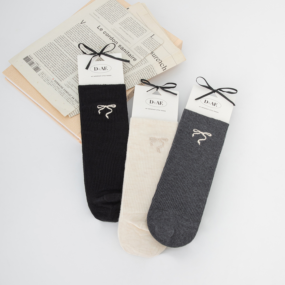 桑蠶絲羊毛細坑條蝴蝶結中筒襪 黑色