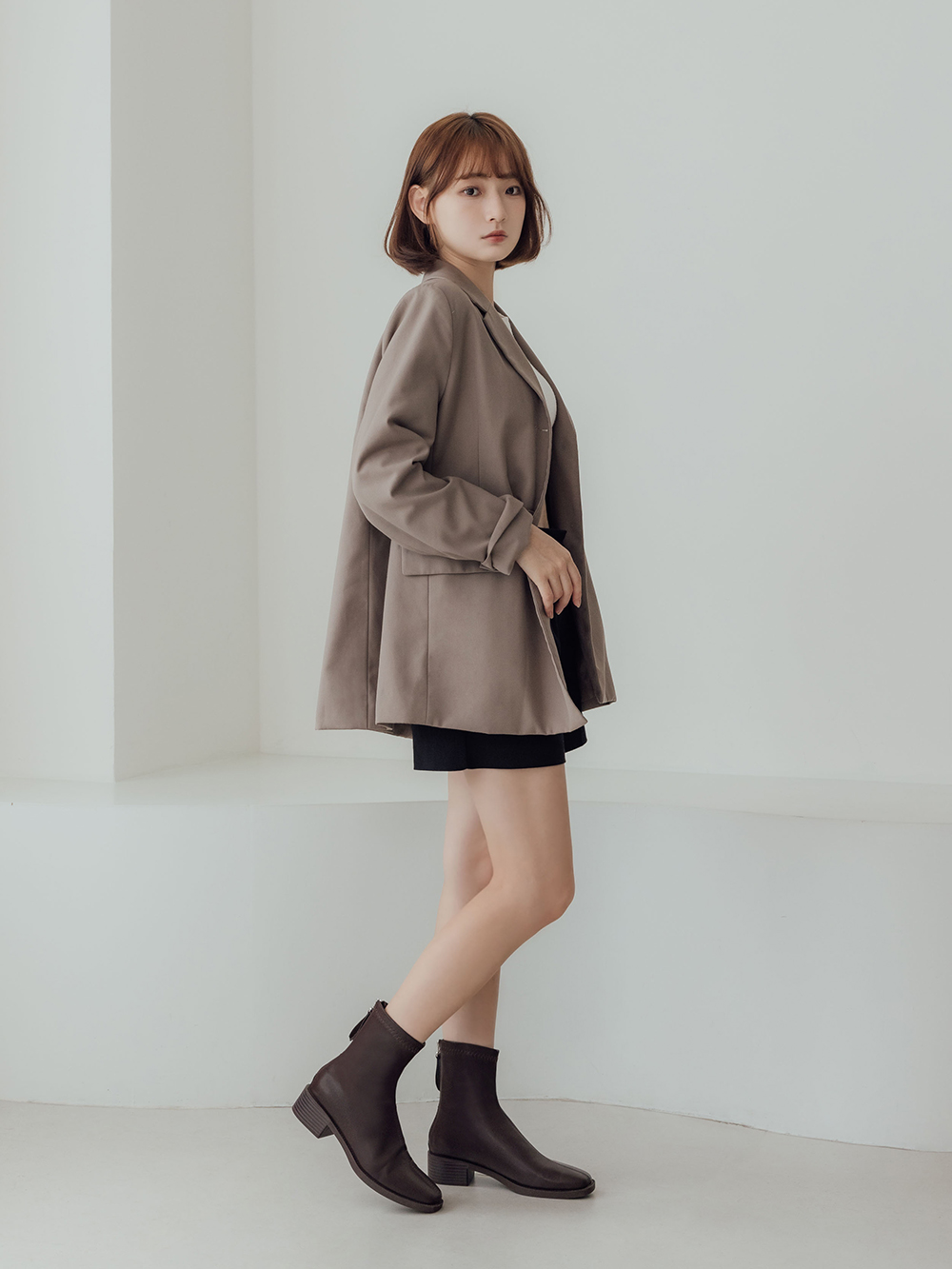 百搭時尚．中車線方頭木紋跟襪靴 復古咖