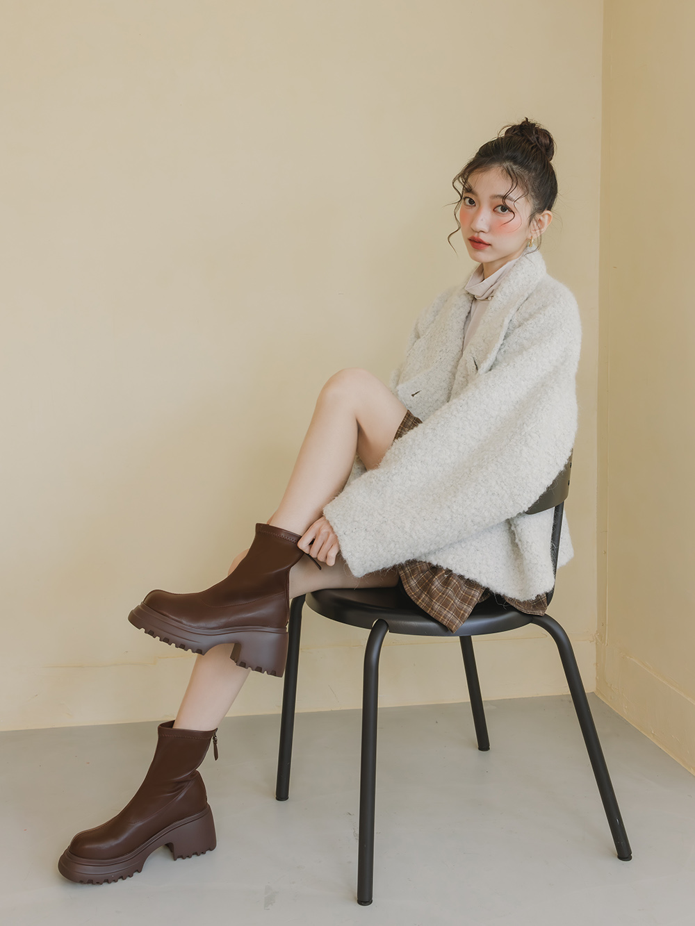 瘦腿密碼輕量厚底瘦瘦短靴 咖啡色