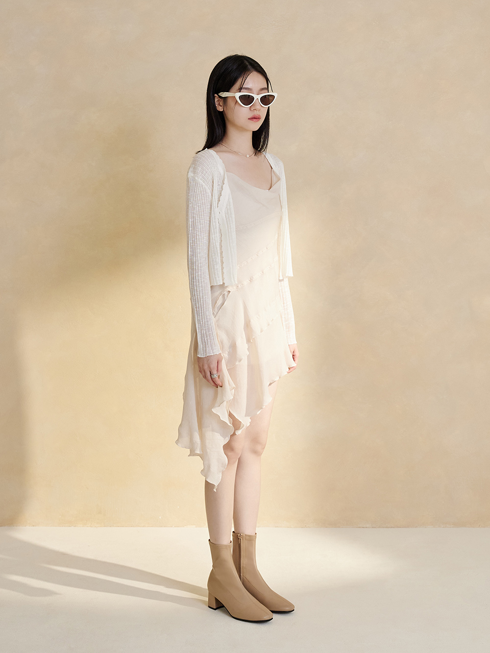 秋冬定番.素面合腿中跟方頭襪靴 奶茶杏