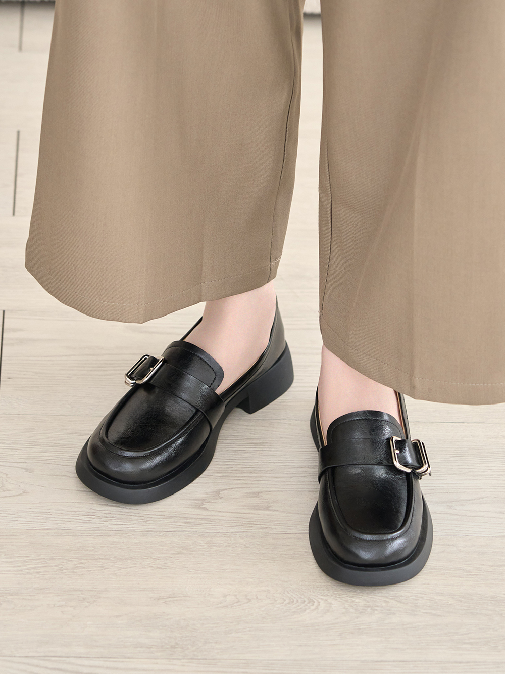 【真皮系列】親膚空氣棉方釦樂福鞋 黑色