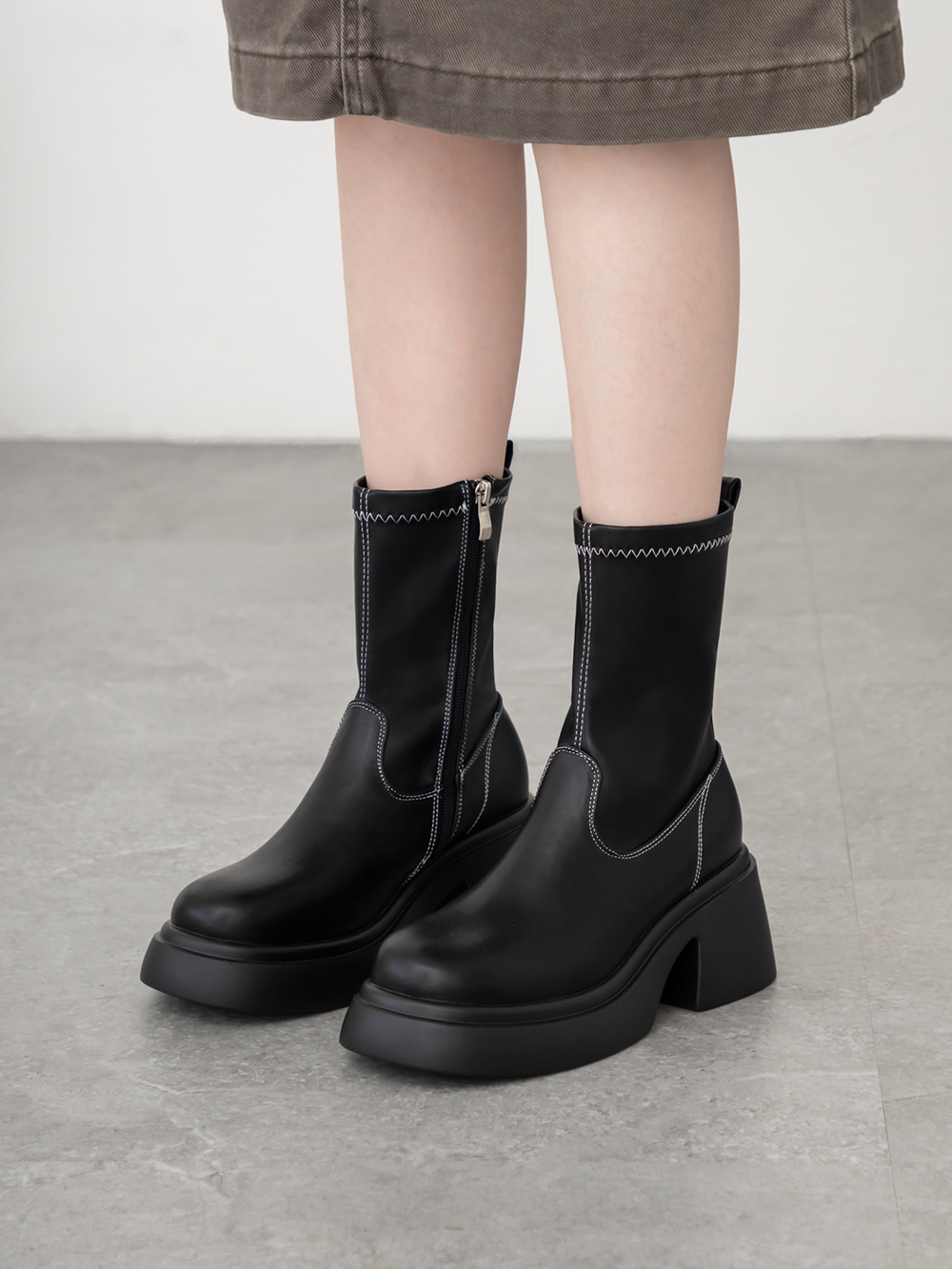 冬日美學．輕量加厚底撞色車線瘦瘦靴 時尚黑
