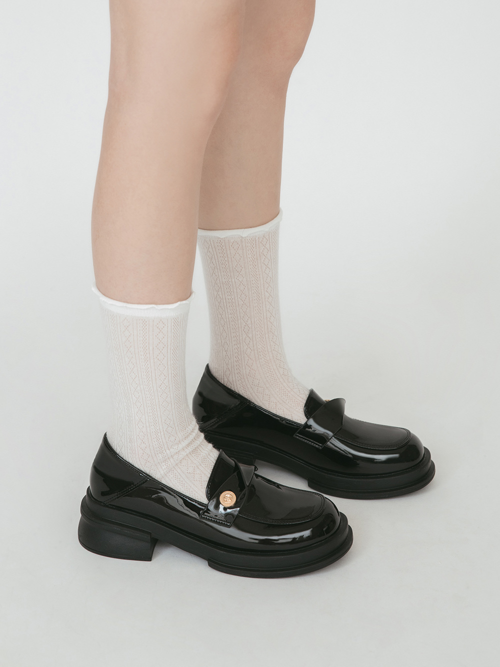 低調貴族．小錢幣扭結方頭樂福鞋 漆皮黑