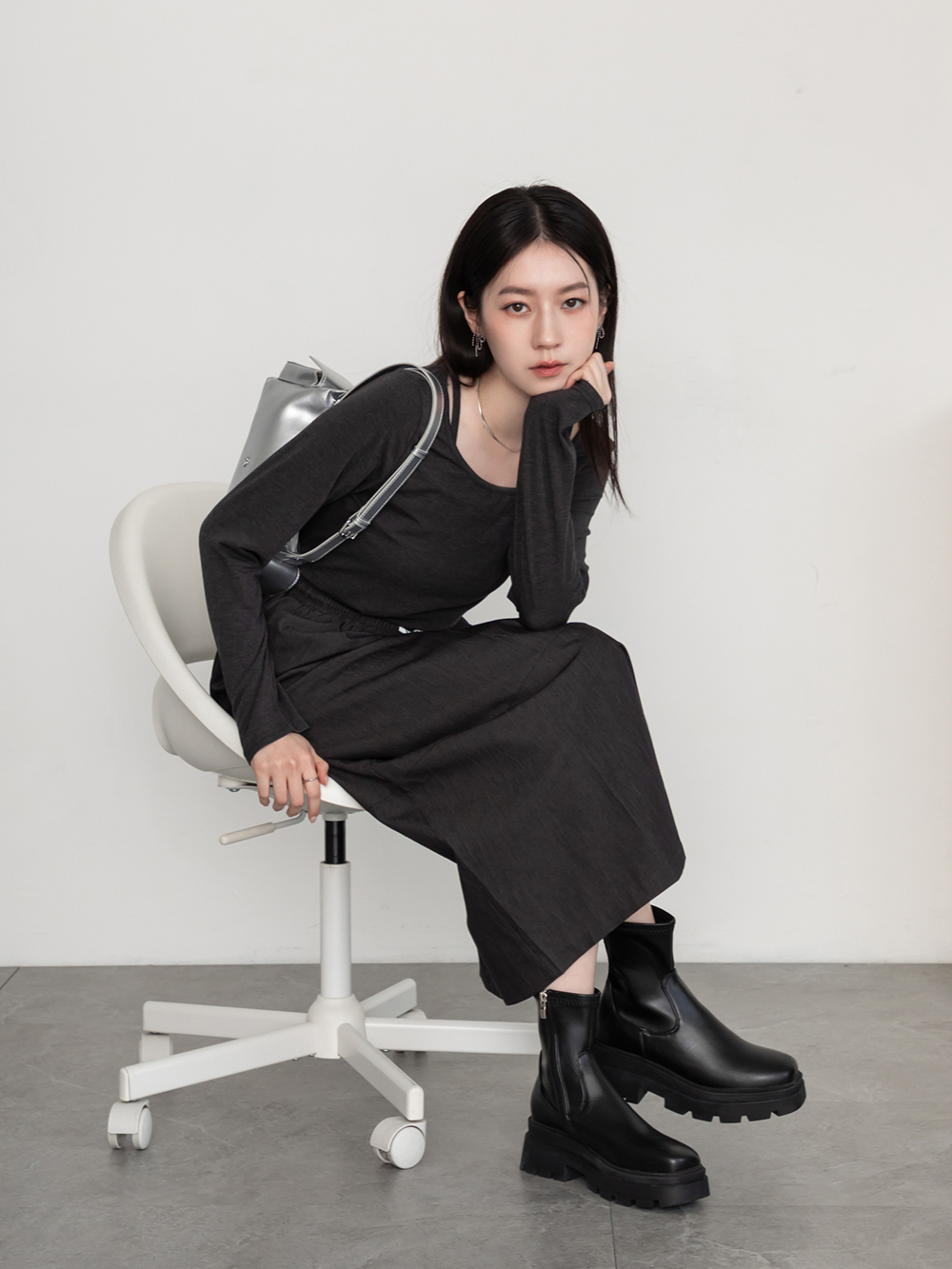 筆直漫畫腿.方糖鬆糕厚底素面瘦瘦靴 時尚黑