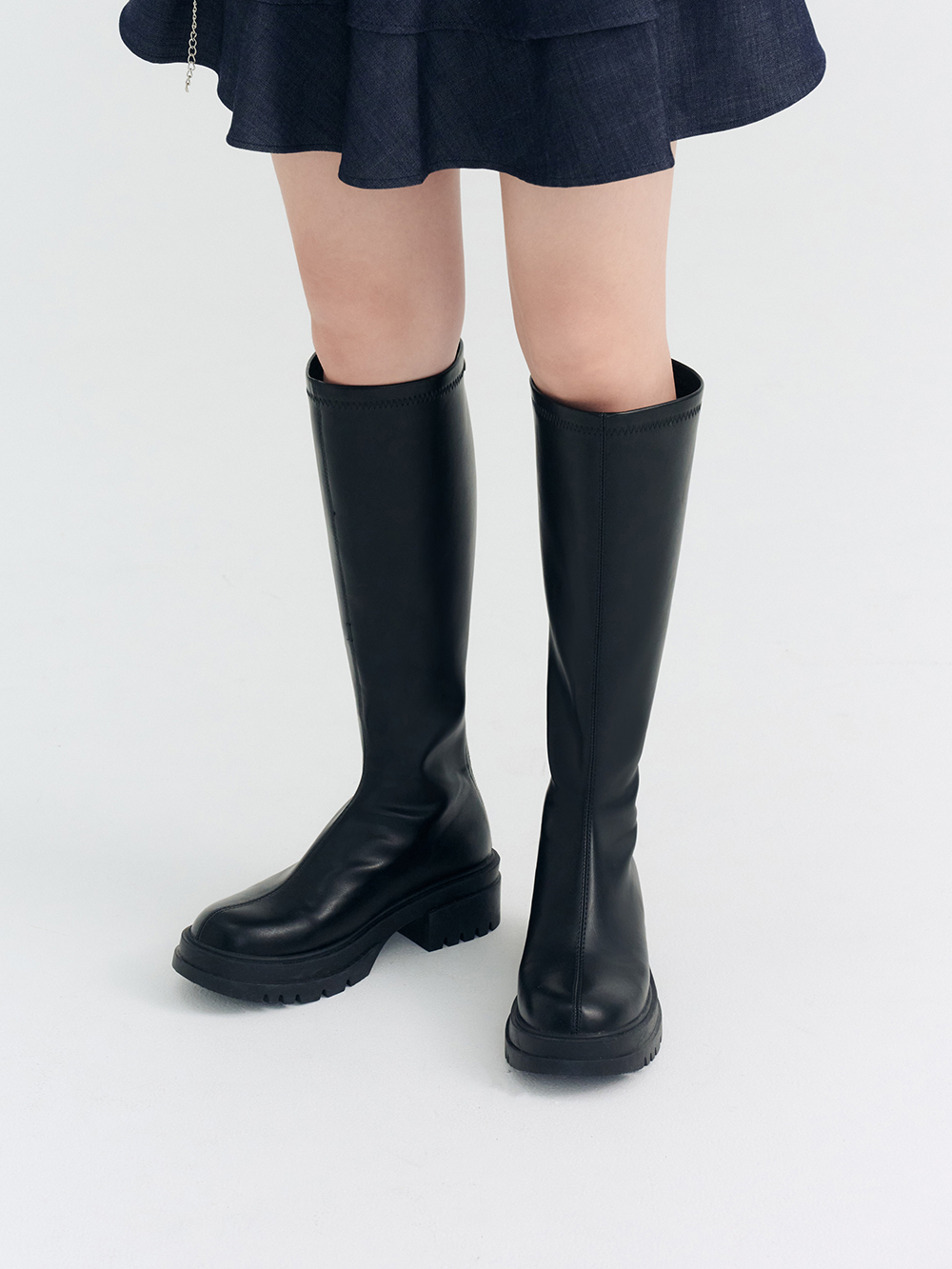 韓團指標.百搭素面厚底瘦瘦長靴 時尚黑