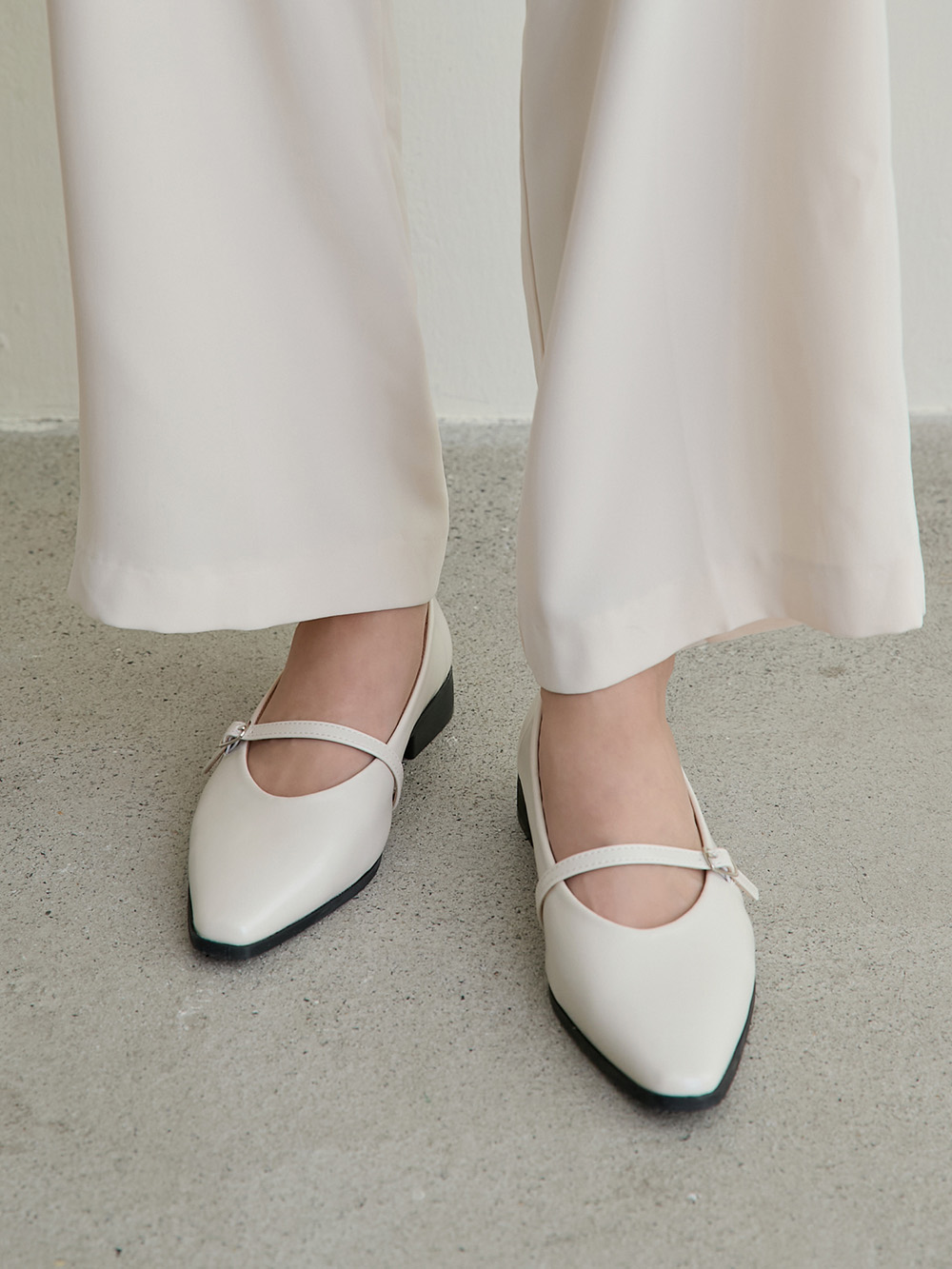 女爵尖頭平底瑪莉珍鞋 米白色