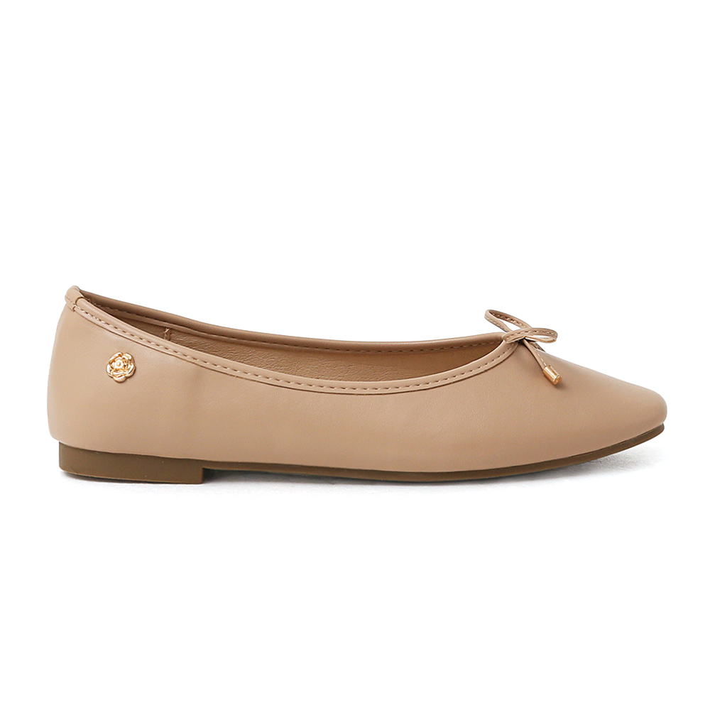浪漫花釦．小蝴蝶結平底芭蕾娃娃鞋 裸膚杏