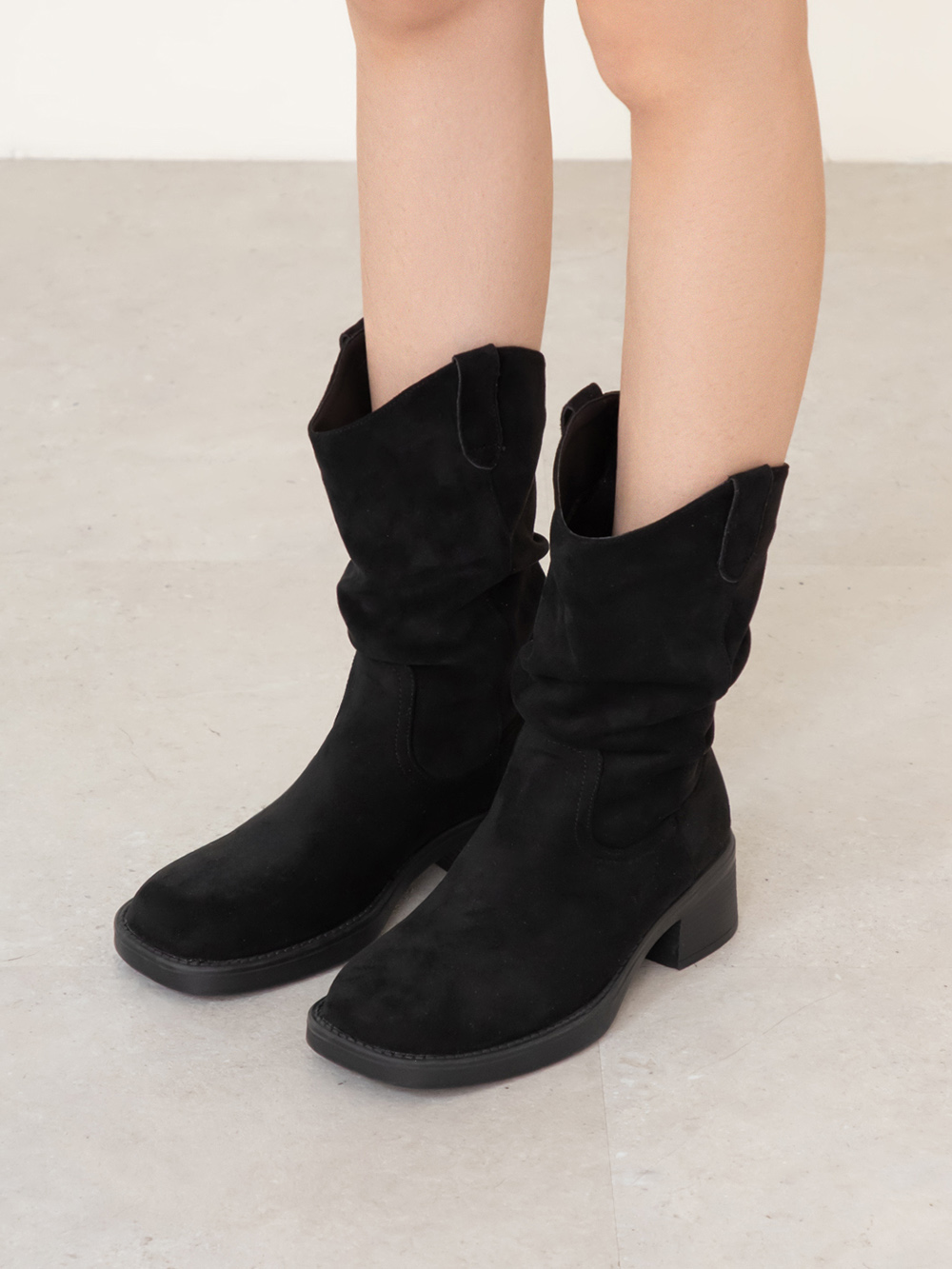 嬉皮小V口抓皺西部堆堆靴 黑色