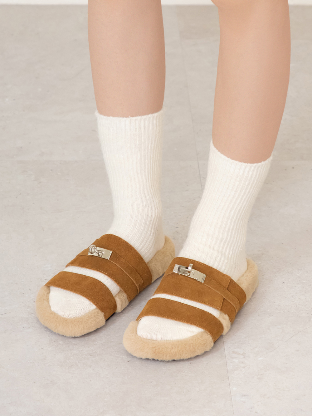 質感金屬鎖釦真皮毛毛拖鞋 棕色