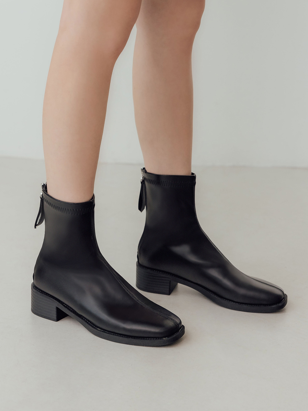 百搭時尚．中車線方頭木紋跟襪靴 時尚黑