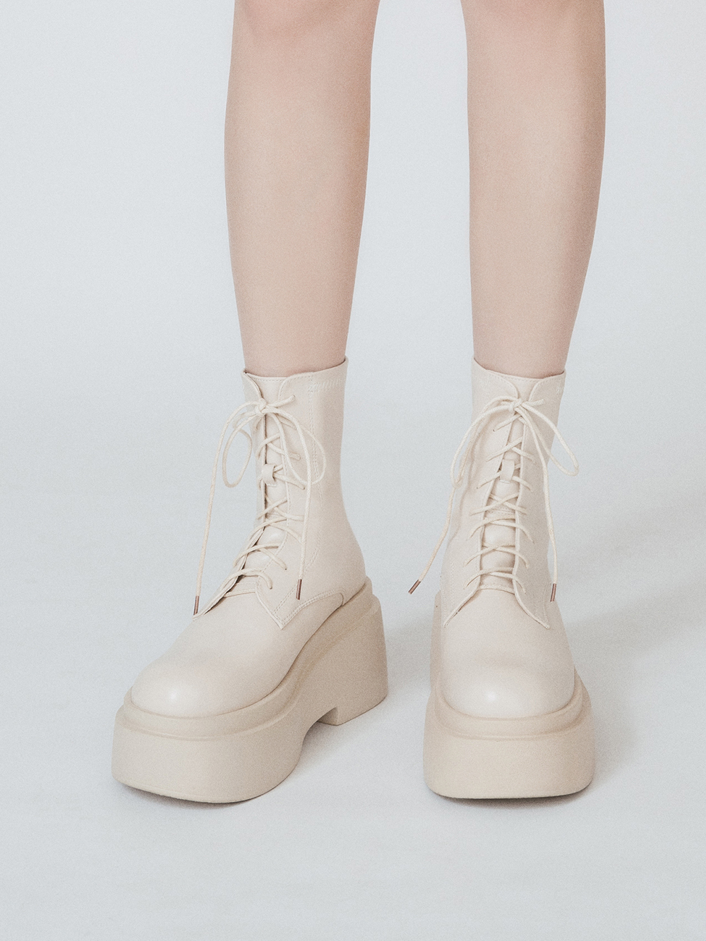 暗黑芭比．Plus級加厚鬆糕底綁帶短靴 香草米