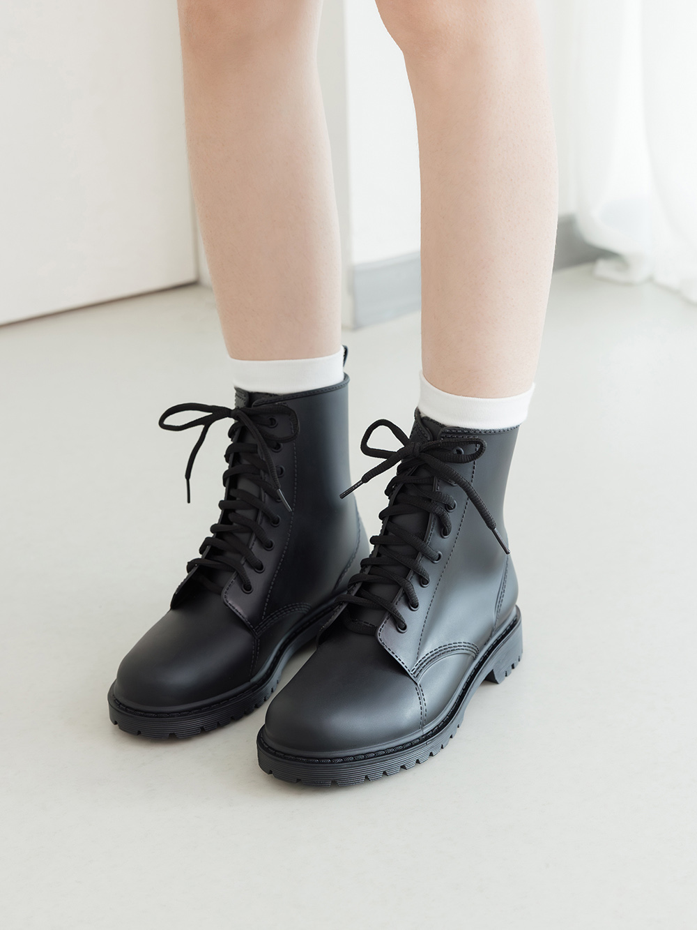 【機能鞋墊】綁帶造型短筒馬丁雨靴 黑色