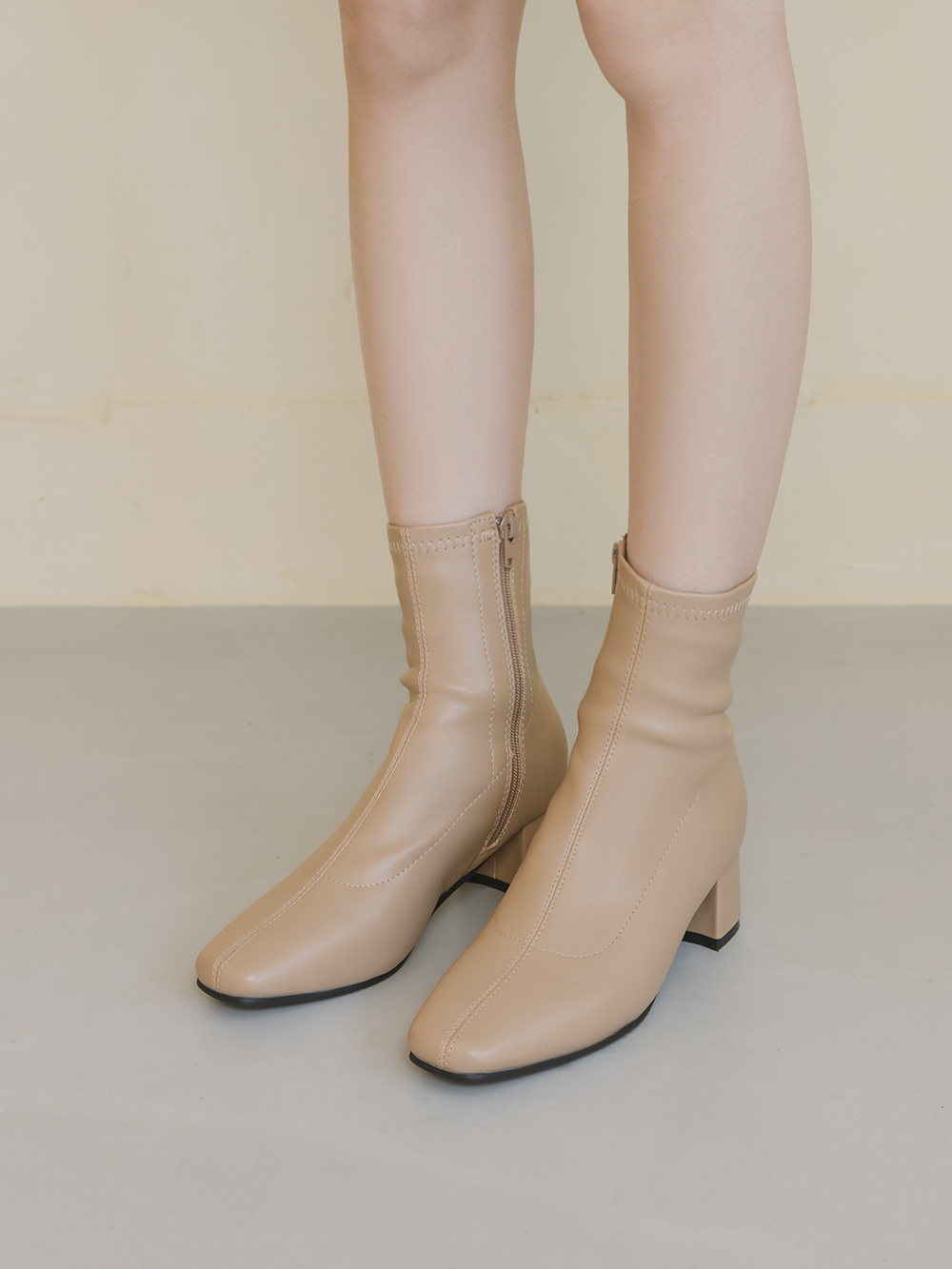 人氣指標中車線方頭低跟瘦瘦靴 奶茶杏