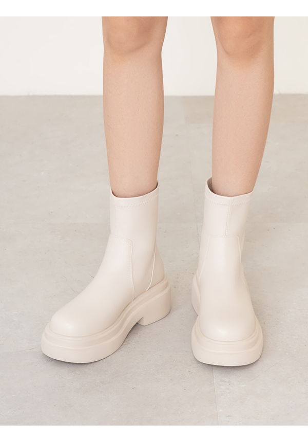 安可返場輕量底素面瘦瘦短靴 米白色