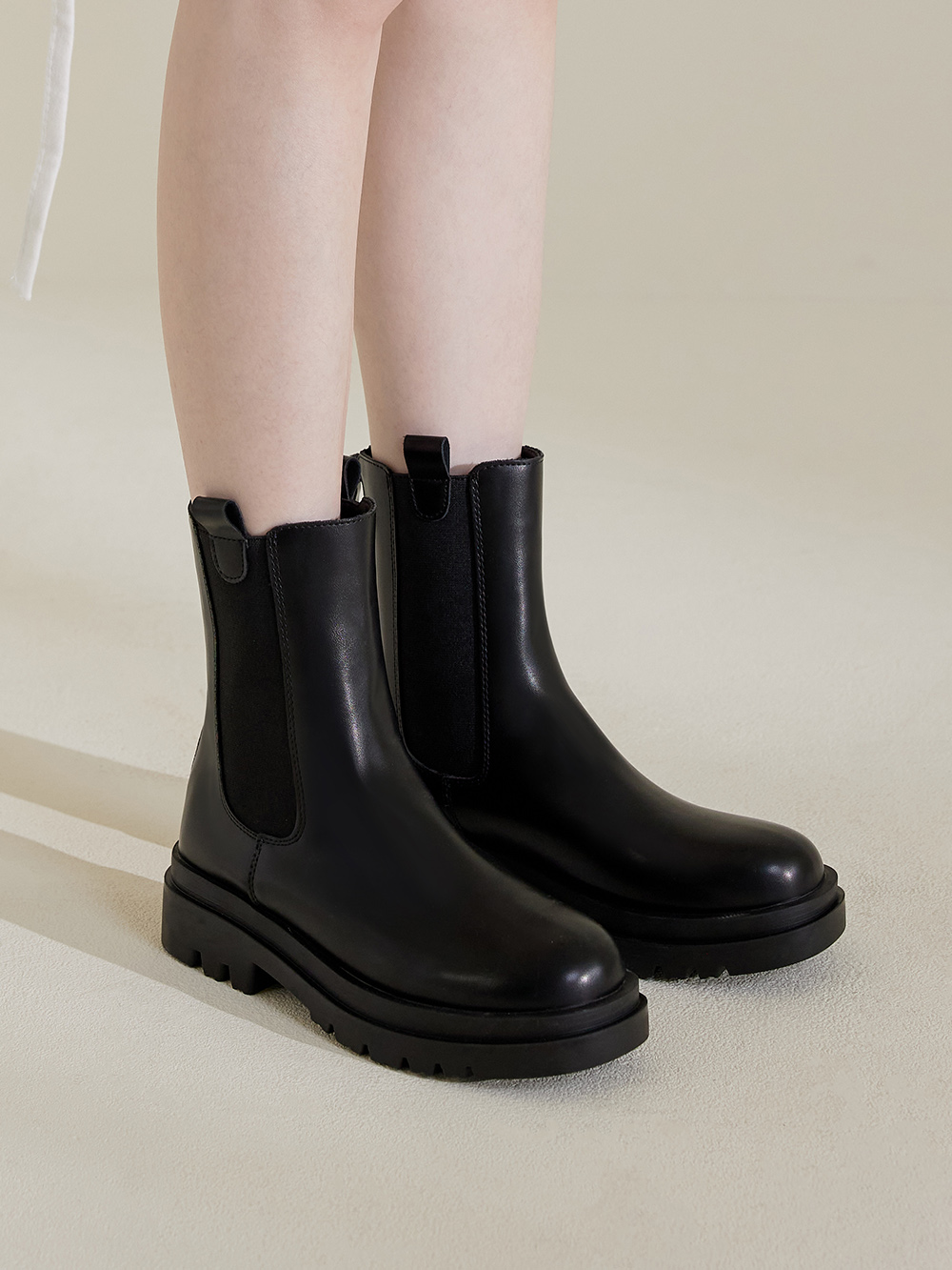 焦點時尚．加厚鞋底切爾西短靴 時尚黑