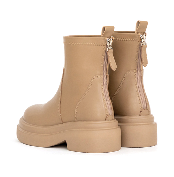 安可返場輕量底素面瘦瘦短靴 杏色