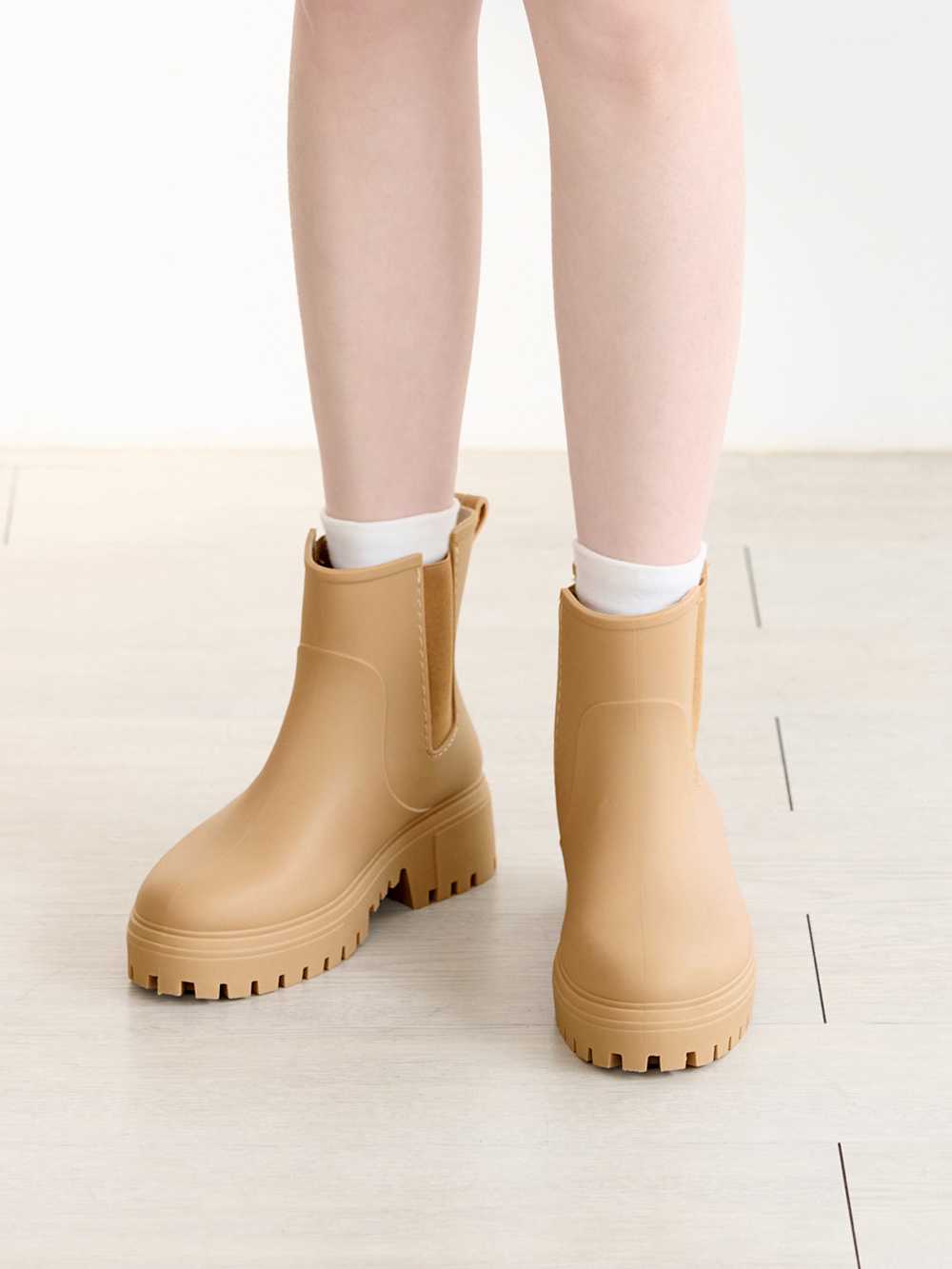 【機能鞋墊】鬆緊拼接內增高切爾西雨靴 杏色