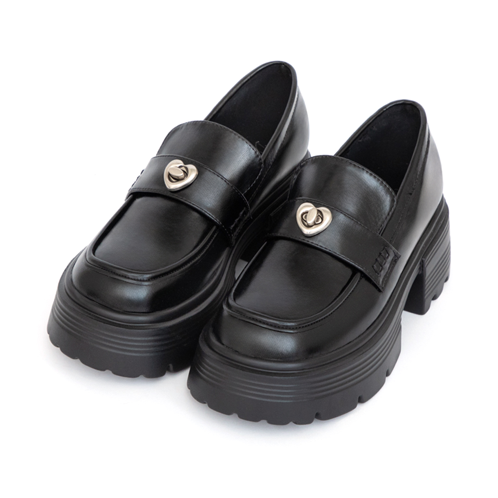 Love愛心釦飾厚底樂福鞋 黑色