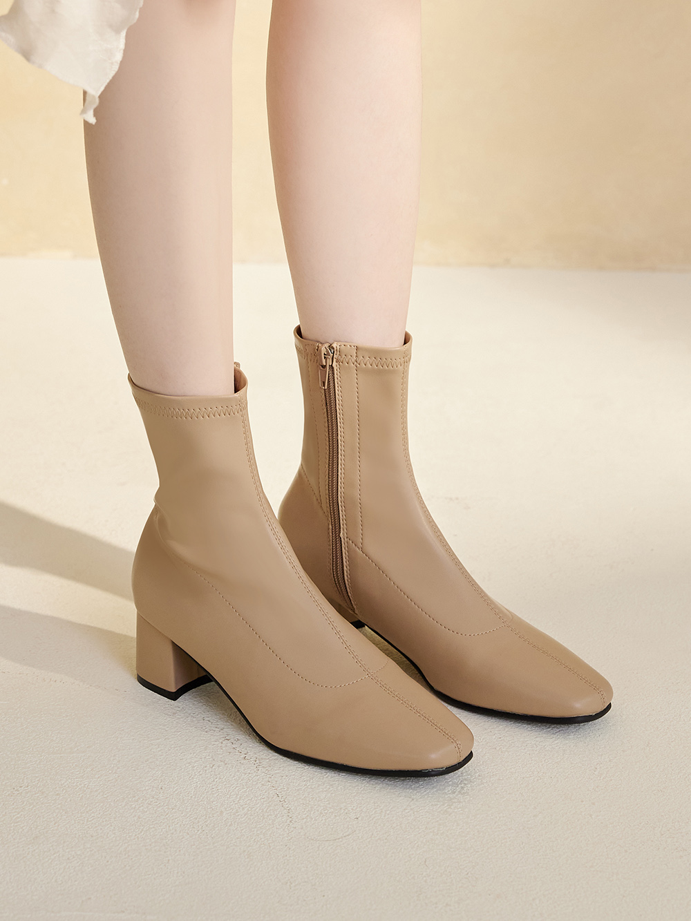 秋冬定番.素面合腿中跟方頭襪靴 奶茶杏