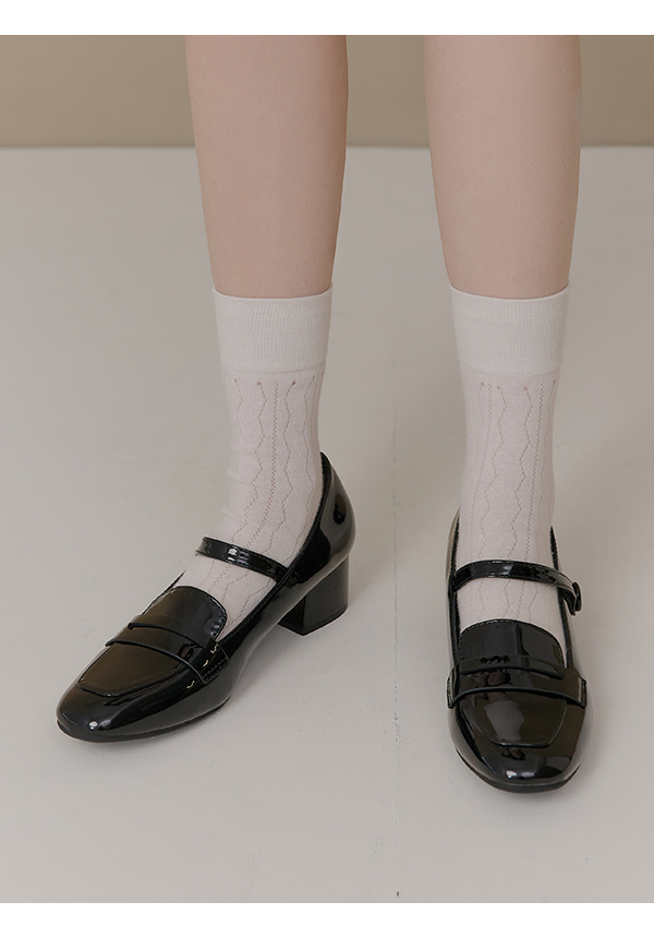 鎖定目光漆皮低跟樂福鞋 時尚黑