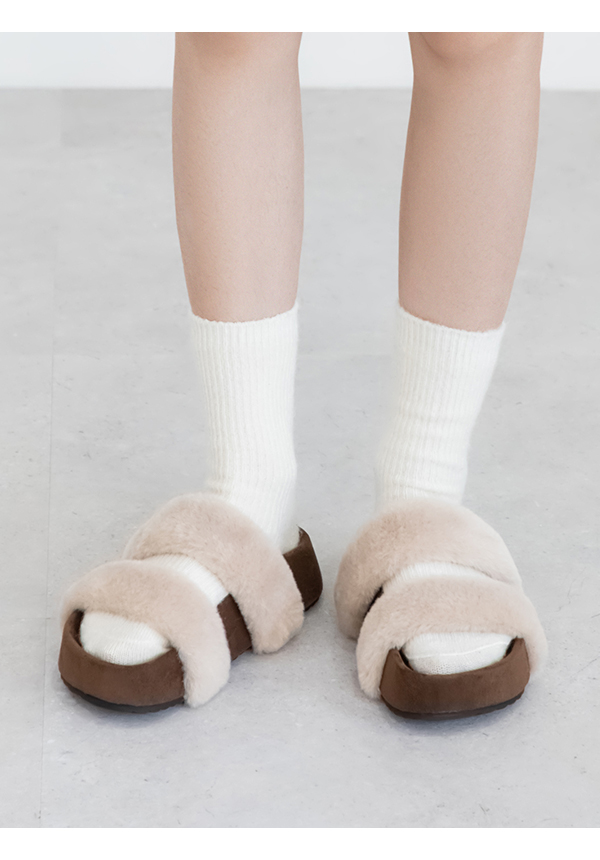 軟萌毛毛一字雙帶厚底拖鞋 杏色