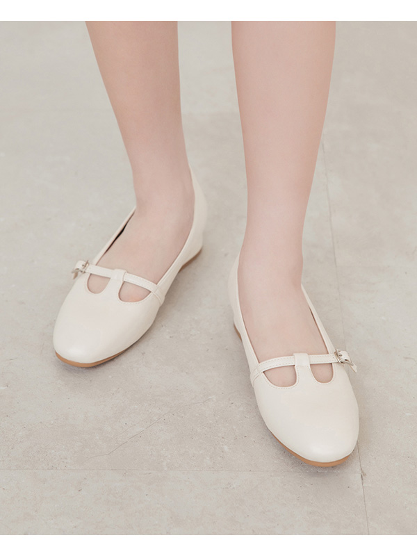 Round-Toe T-Strap Mary Jane Shoes Vanilla